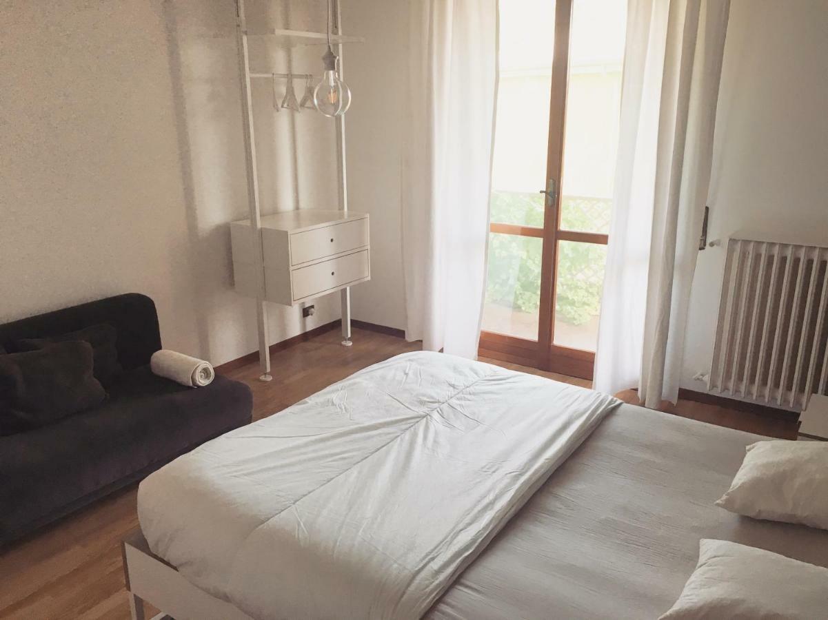 Sunny Family Apartment In Villa - Humanitas Forum Ieo Пиеве Емануеле Екстериор снимка