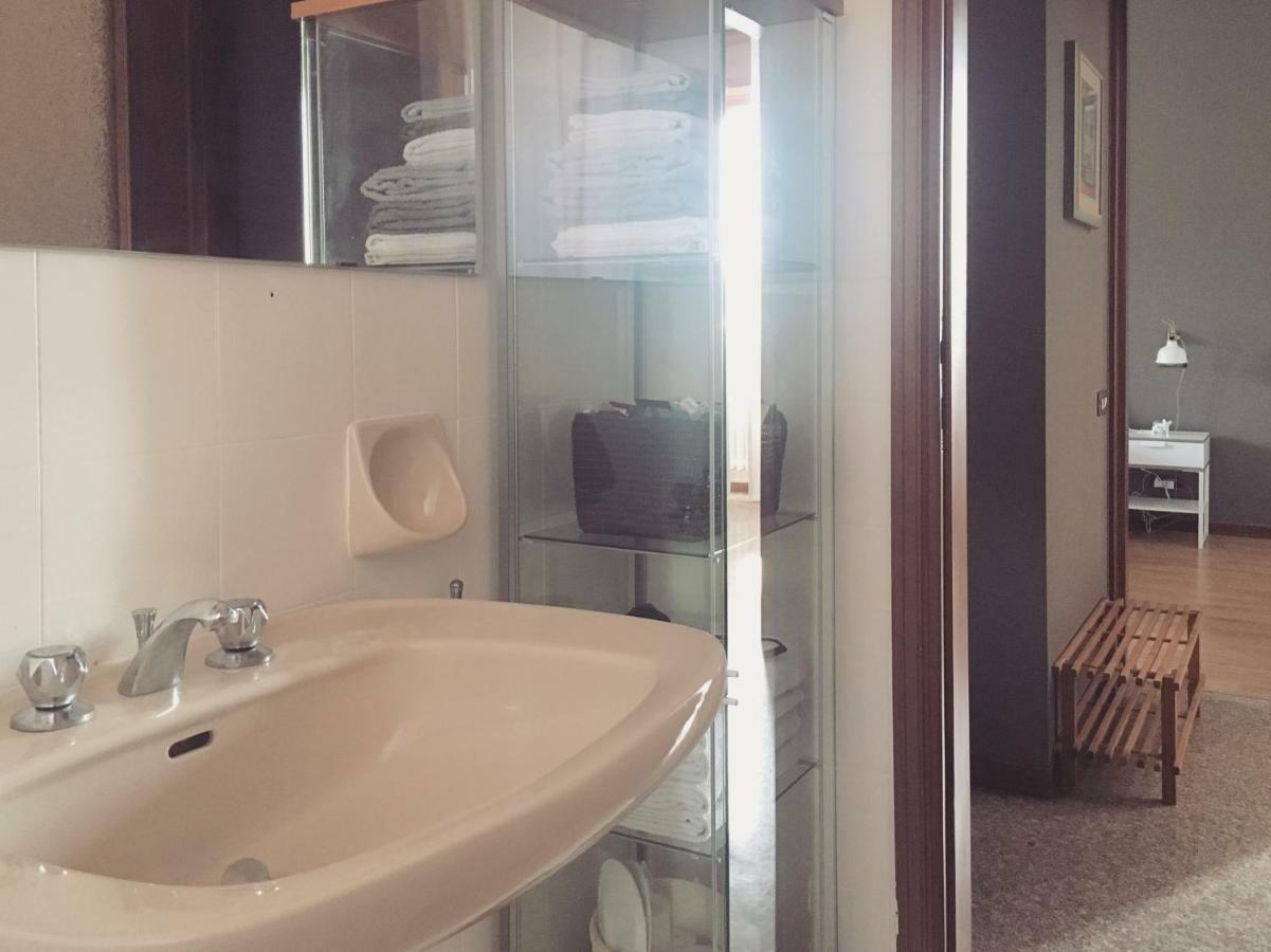 Sunny Family Apartment In Villa - Humanitas Forum Ieo Пиеве Емануеле Екстериор снимка