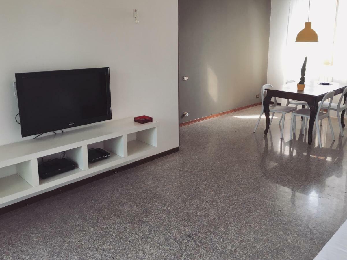 Sunny Family Apartment In Villa - Humanitas Forum Ieo Пиеве Емануеле Екстериор снимка