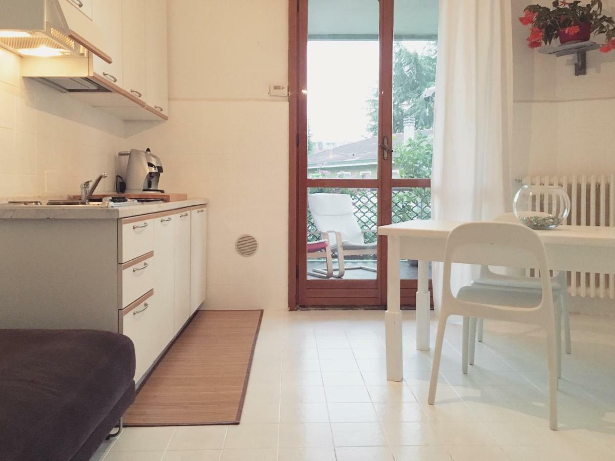 Sunny Family Apartment In Villa - Humanitas Forum Ieo Пиеве Емануеле Екстериор снимка
